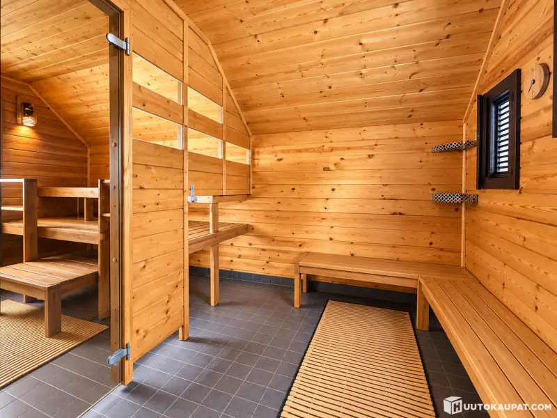 Base nature sur ~9 ha au bord de l’Angeljoki : maison, 4 cabanes, 2 saunas de rive — enchère, clôture le 20.11 — Savukoski — 13