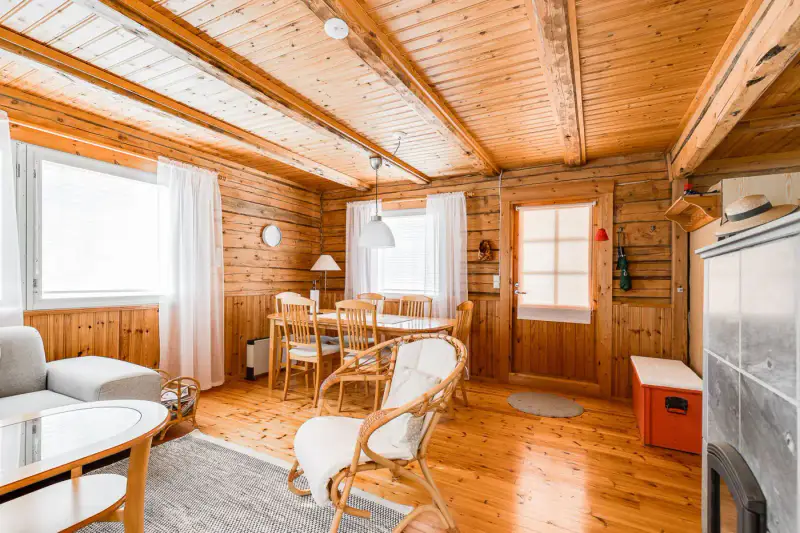 Deux mökkis en rondins (1977 et 1991, ~69 m² au total) + sauna à bois, 7 559 m² et rive privée sur la Siikajoki — Paavola / Siikajoki — 13