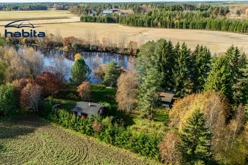 Deux mökkis en rondins (1977 et 1991, ~69 m² au total) + sauna à bois, 7 559 m² et rive privée sur la Siikajoki — Paavola / Siikajoki — 12
