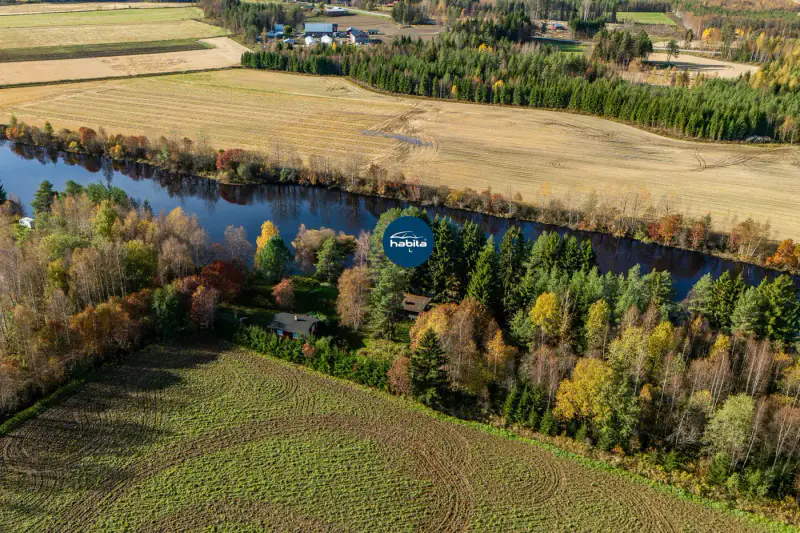 Deux mökkis en rondins (1977 et 1991, ~69 m² au total) + sauna à bois, 7 559 m² et rive privée sur la Siikajoki — Paavola / Siikajoki — 5