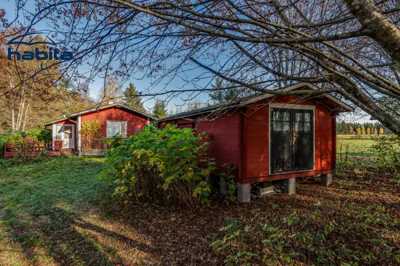 Deux mökkis en rondins (1977 et 1991, ~69 m² au total) + sauna à bois, 7 559 m² et rive privée sur la Siikajoki — Paavola / Siikajoki — 8