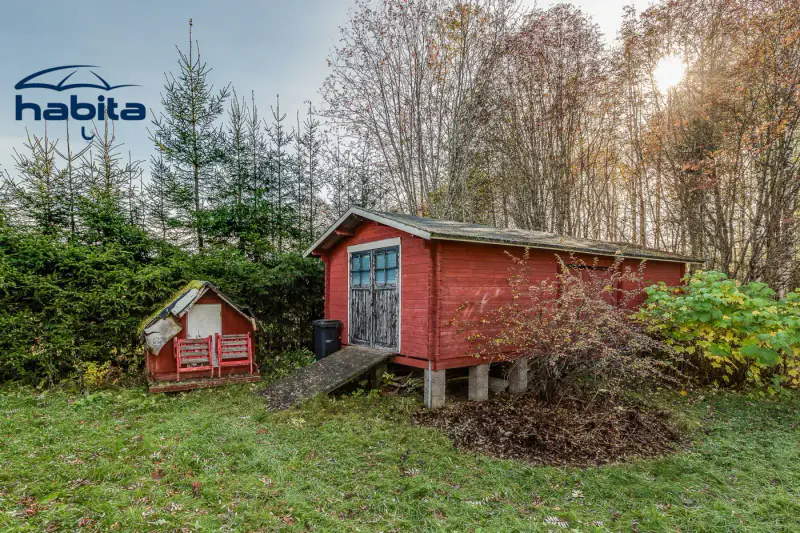 Deux mökkis en rondins (1977 et 1991, ~69 m² au total) + sauna à bois, 7 559 m² et rive privée sur la Siikajoki — Paavola / Siikajoki — 7
