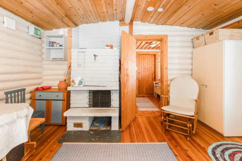 Deux mökkis en rondins (1977 et 1991, ~69 m² au total) + sauna à bois, 7 559 m² et rive privée sur la Siikajoki — Paavola / Siikajoki — 17