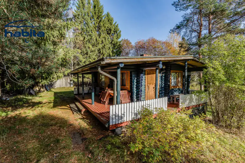 Deux mökkis en rondins (1977 et 1991, ~69 m² au total) + sauna à bois, 7 559 m² et rive privée sur la Siikajoki — Paavola / Siikajoki — 4