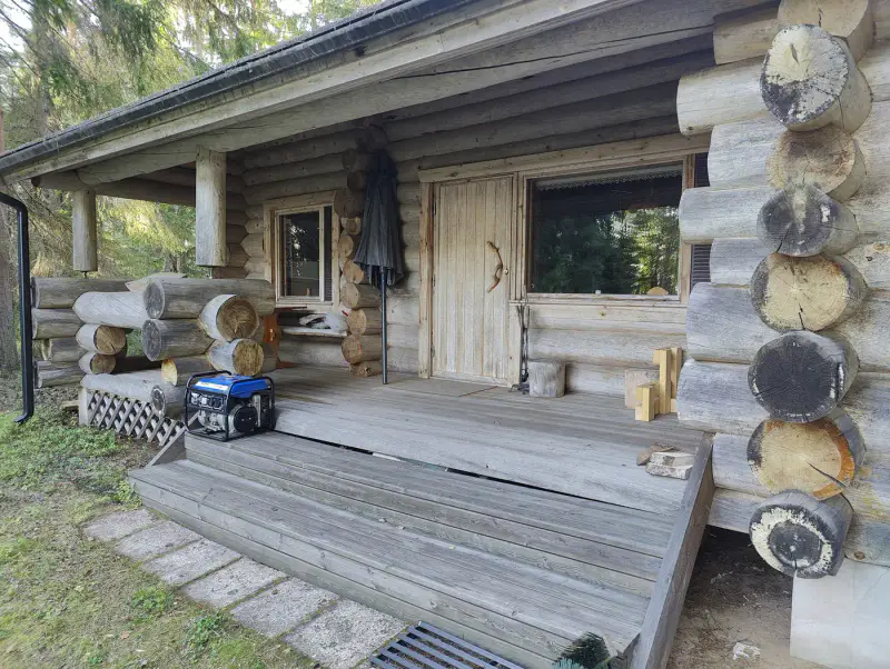 Mökki rondins ~50–68 m² (1990), 7 600 m², ~75 m rive Mankilanjärvi — Mankila / Siikalatva — 8