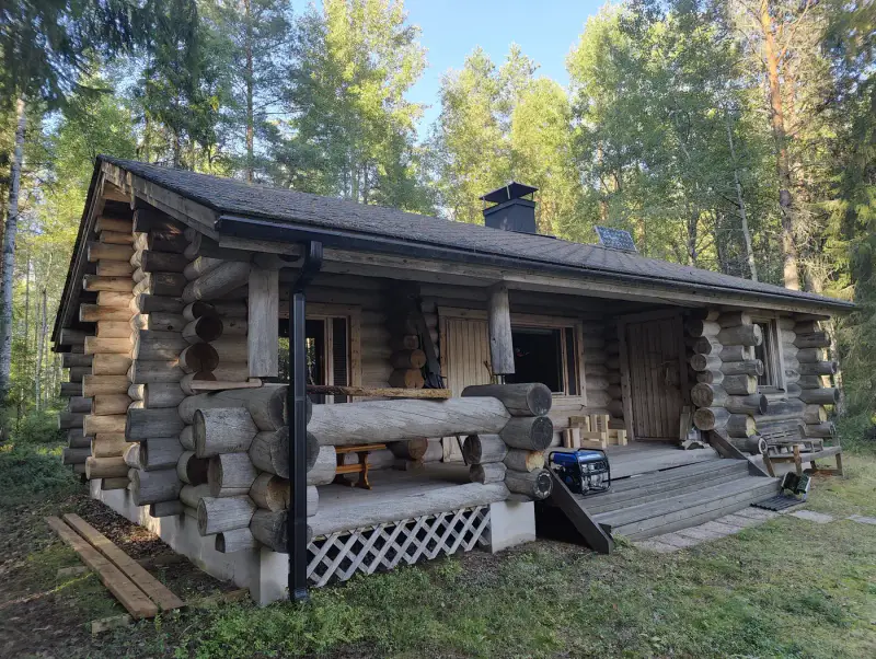 Mökki rondins ~50–68 m² (1990), 7 600 m², ~75 m rive Mankilanjärvi — Mankila / Siikalatva — 3