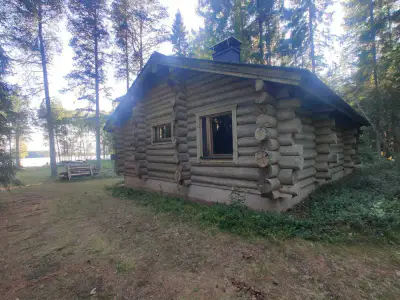 Mökki rondins ~50–68 m² (1990), 7 600 m², ~75 m rive Mankilanjärvi — Mankila / Siikalatva — 1