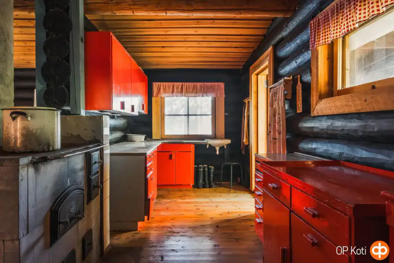 Chalet en rondins ronds (81 m²) à rénover, 4 620 m² et ~200 m de rive privée sur le Pieni-Sulkava — Siilinjärvi — 5