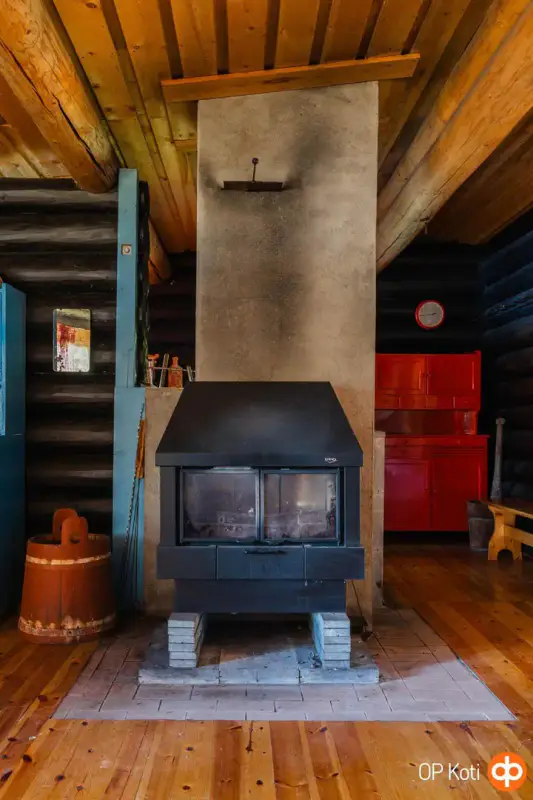 Chalet en rondins ronds (81 m²) à rénover, 4 620 m² et ~200 m de rive privée sur le Pieni-Sulkava — Siilinjärvi — 8