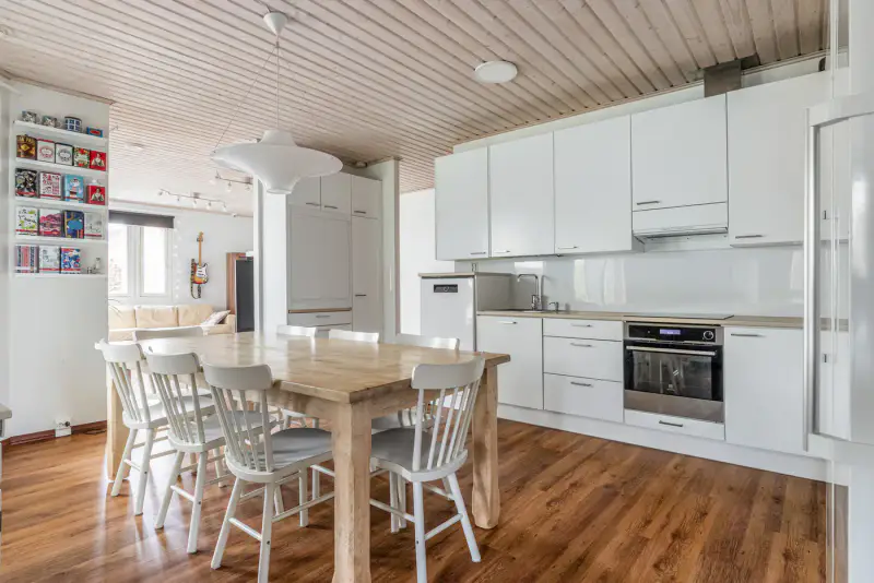 Maison ~147 m² (2005) + garage, 1 500 m² au bord du Siilinjoki — Ahmo / Siilinjärvi — 9