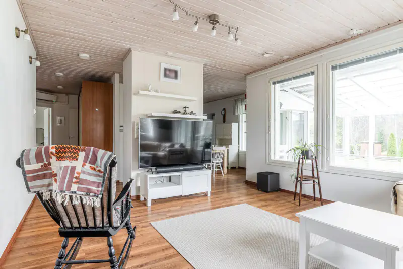 Maison ~147 m² (2005) + garage, 1 500 m² au bord du Siilinjoki — Ahmo / Siilinjärvi — 10