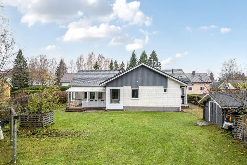 Maison ~147 m² (2005) + garage, 1 500 m² au bord du Siilinjoki — Ahmo / Siilinjärvi — 3