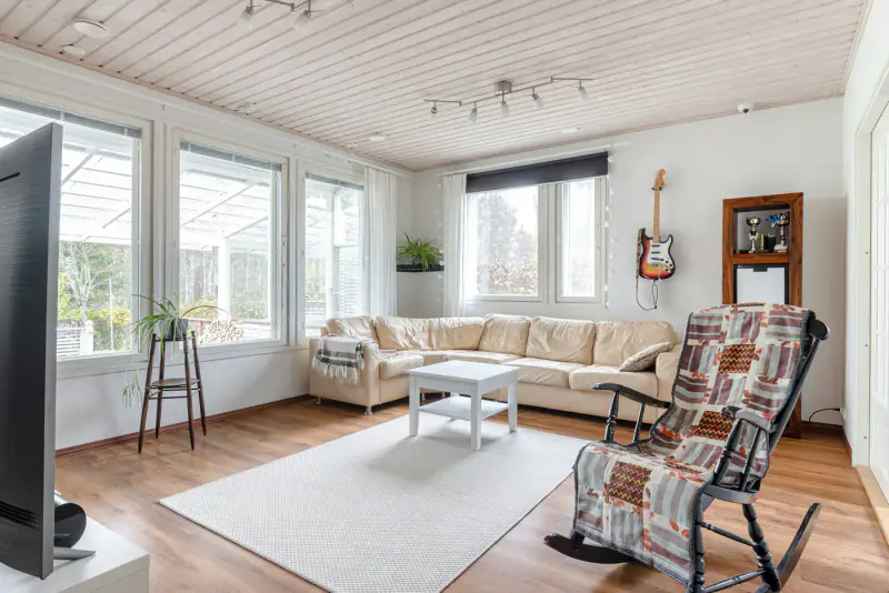 Maison ~147 m² (2005) + garage, 1 500 m² au bord du Siilinjoki — Ahmo / Siilinjärvi — 11