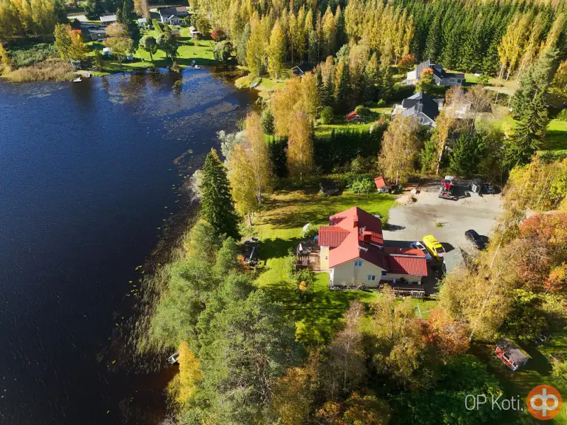 Maison en rondins 172 m² (1942) avec diagnostic, rantasauna, 3 000 m² et rive privée sur le Pitkäjärvi — Pöljä / Siilinjärvi — 2