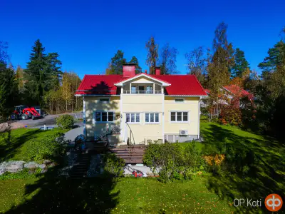 Maison en rondins 172 m² (1942) avec diagnostic, rantasauna, 3 000 m² et rive privée sur le Pitkäjärvi — Pöljä / Siilinjärvi — 1