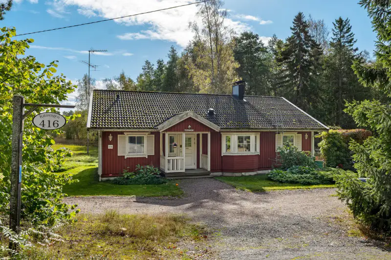 Maison ~117 m² (1992) + sauna rondins + annexe 1928, 5 400 m², mer (~5 m rive) — Kitö / Sipoo — 5