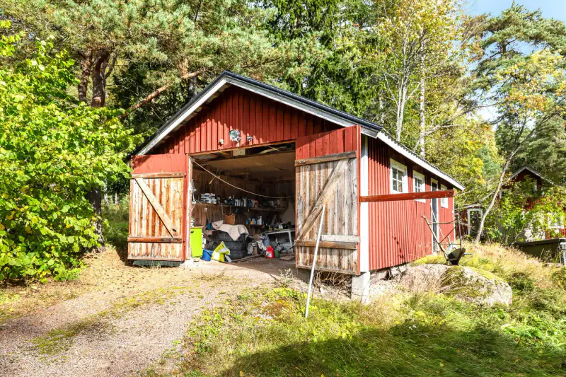 Maison ~117 m² (1992) + sauna rondins + annexe 1928, 5 400 m², mer (~5 m rive) — Kitö / Sipoo — 18