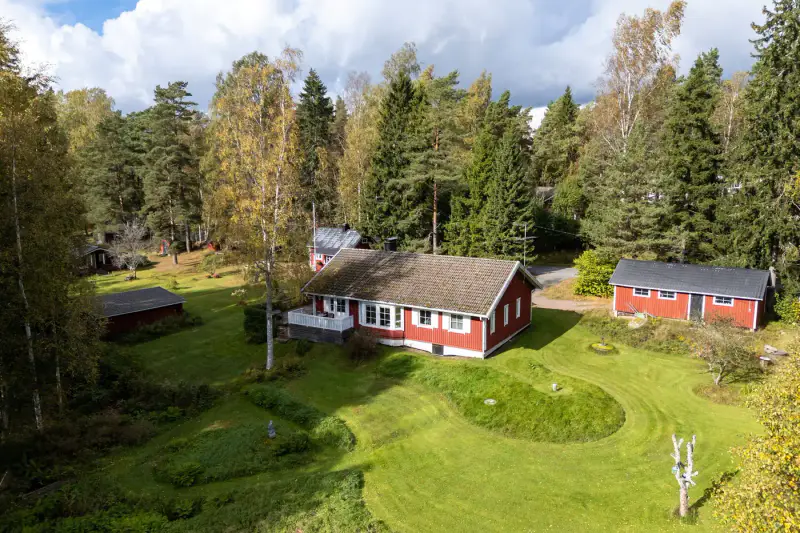Maison ~117 m² (1992) + sauna rondins + annexe 1928, 5 400 m², mer (~5 m rive) — Kitö / Sipoo — 4