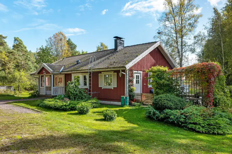 Maison ~117 m² (1992) + sauna rondins + annexe 1928, 5 400 m², mer (~5 m rive) — Kitö / Sipoo — 17
