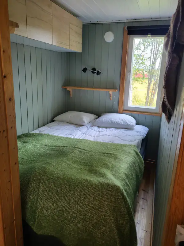 Mökki ~45-48 m² (1991) + sauna à bois et chalet d’invités, 4 210 m² au bord d’un étang privé avec ponton — Terttilä / Somero — 15