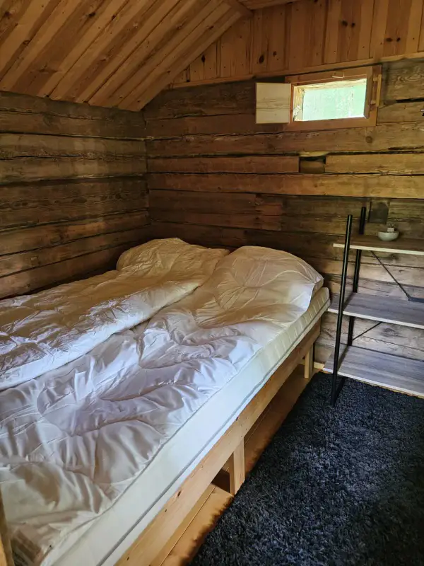 Mökki ~45-48 m² (1991) + sauna à bois et chalet d’invités, 4 210 m² au bord d’un étang privé avec ponton — Terttilä / Somero — 16