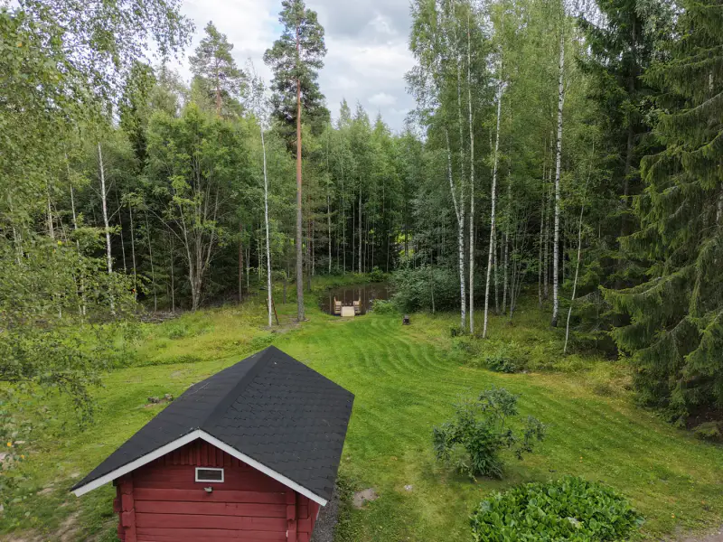 Mökki ~45-48 m² (1991) + sauna à bois et chalet d’invités, 4 210 m² au bord d’un étang privé avec ponton — Terttilä / Somero — 6