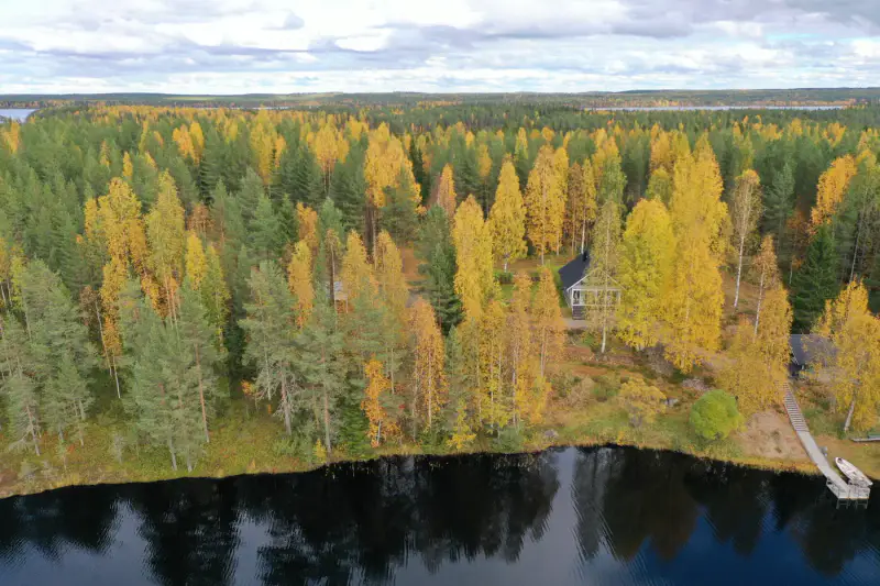 Chalet année-ronde ~55 m² (2003) + bâtiment sauna avec chambre, 2,6 ha et rive sur le Pitkälampi — Tipasjärvi / Sotkamo — 16