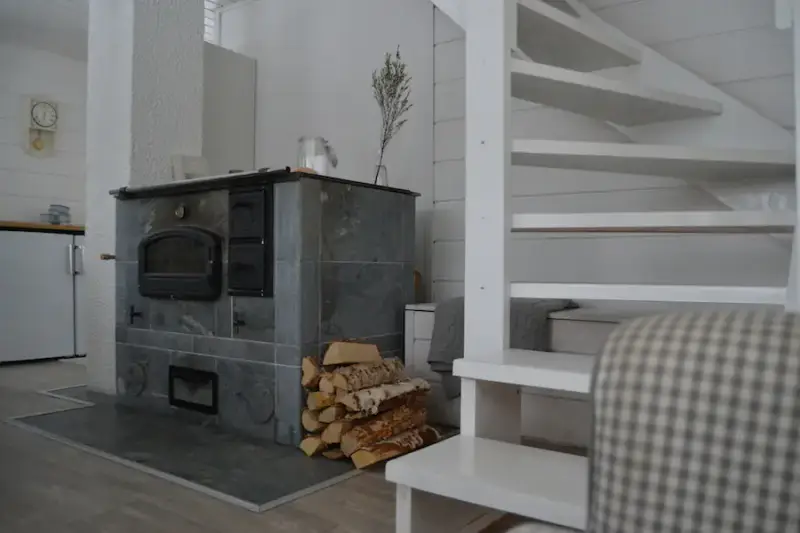 Chalet année-ronde ~55 m² (2003) + bâtiment sauna avec chambre, 2,6 ha et rive sur le Pitkälampi — Tipasjärvi / Sotkamo — 8