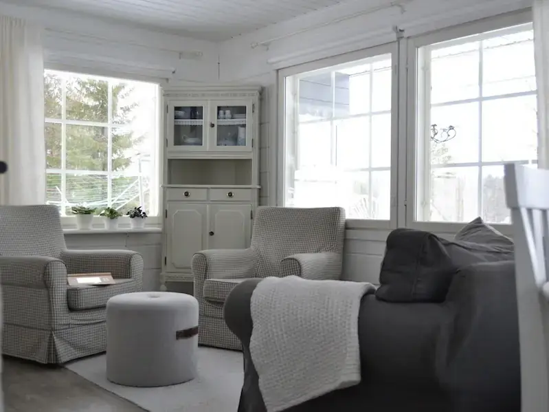 Chalet année-ronde ~55 m² (2003) + bâtiment sauna avec chambre, 2,6 ha et rive sur le Pitkälampi — Tipasjärvi / Sotkamo — 11