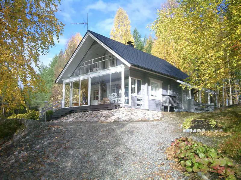Chalet année-ronde ~55 m² (2003) + bâtiment sauna avec chambre, 2,6 ha et rive sur le Pitkälampi — Tipasjärvi / Sotkamo — 3