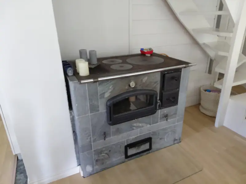 Chalet année-ronde ~55 m² (2003) + bâtiment sauna avec chambre, 2,6 ha et rive sur le Pitkälampi — Tipasjärvi / Sotkamo — 10