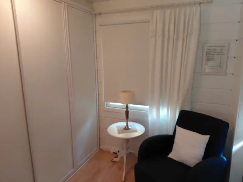 Chalet année-ronde ~55 m² (2003) + bâtiment sauna avec chambre, 2,6 ha et rive sur le Pitkälampi — Tipasjärvi / Sotkamo — 14