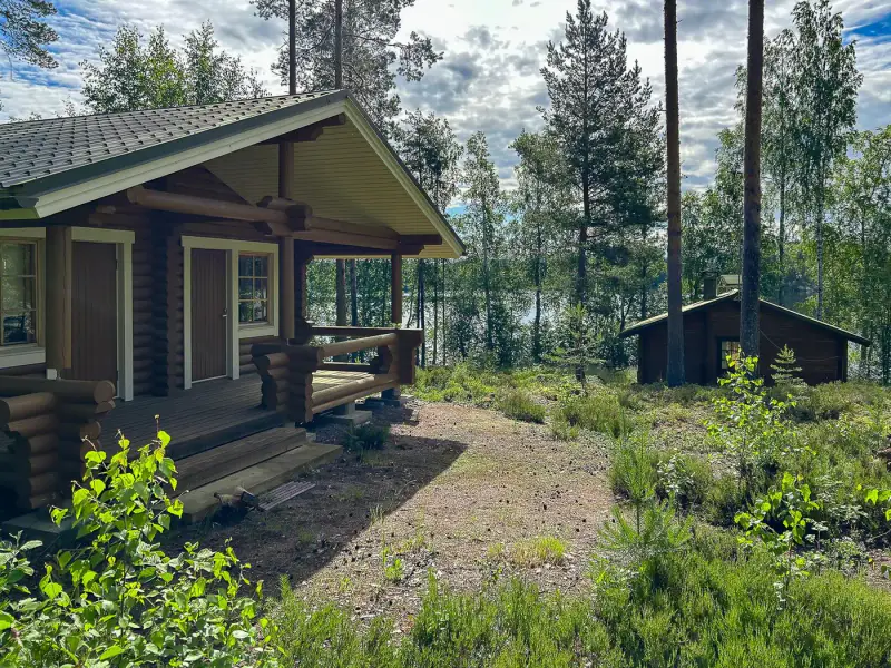 Mökki ~22 m² (1989) + aitta, rive sud Kulkemusjärvi, ~6,29 ha — Sulkava — 10