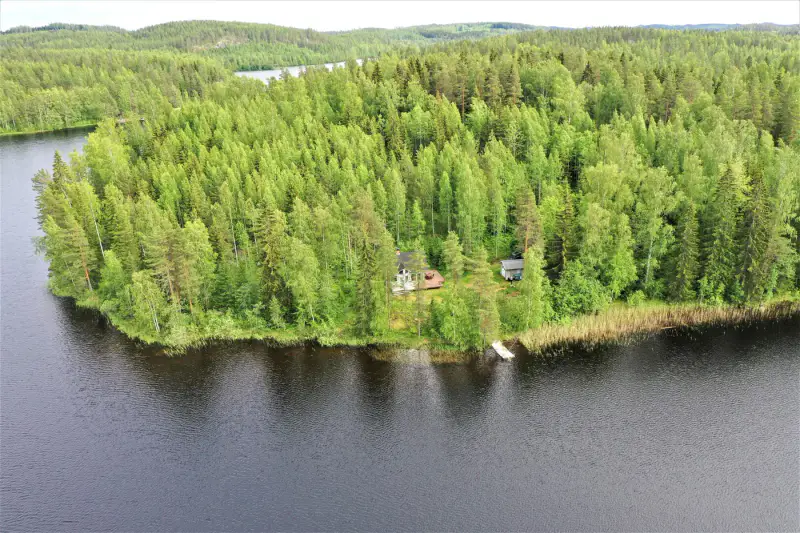 Chalet de 1991 avec sauna sur sa propre presqu’île, 290 m de rive privée et 1,98 ha sur le lac Saajuu — Sulkava — 2