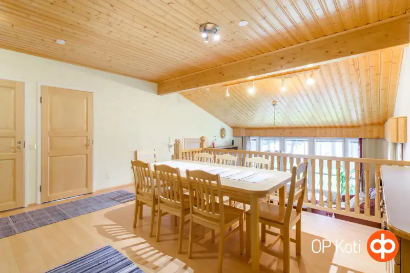 Maison 132 m² (1997/98) + sauna, 8 600 m² et rive ouest sur le Saittajärvi — Lempyy / Suonenjoki — 8