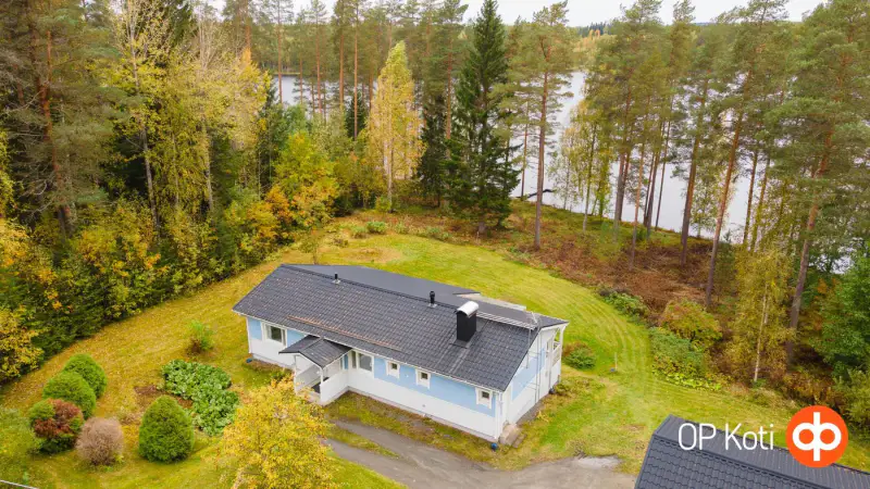Maison 132 m² (1997/98) + sauna, 8 600 m² et rive ouest sur le Saittajärvi — Lempyy / Suonenjoki — 18