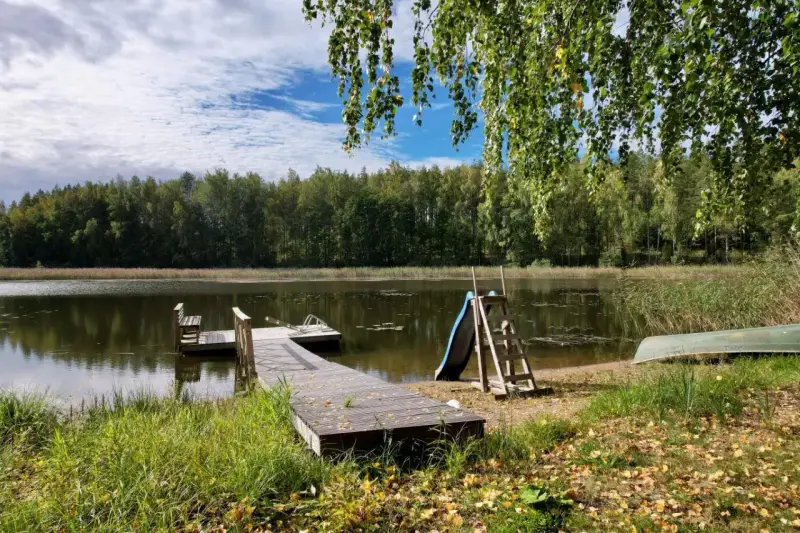 Petit mökki ~20 m² + 2 aittas et sauna à bois, 3 620 m² rive Päijänne — Suopelto / Sysmä — 3