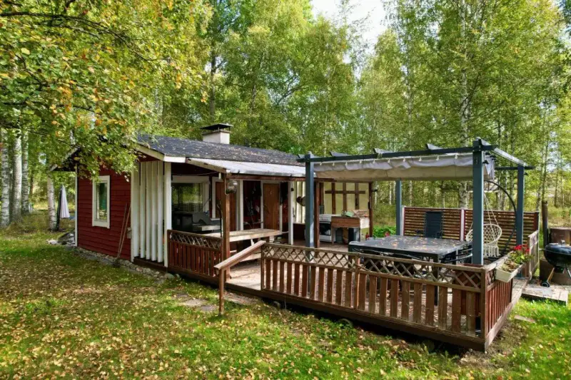 Petit mökki ~20 m² + 2 aittas et sauna à bois, 3 620 m² rive Päijänne — Suopelto / Sysmä — 2