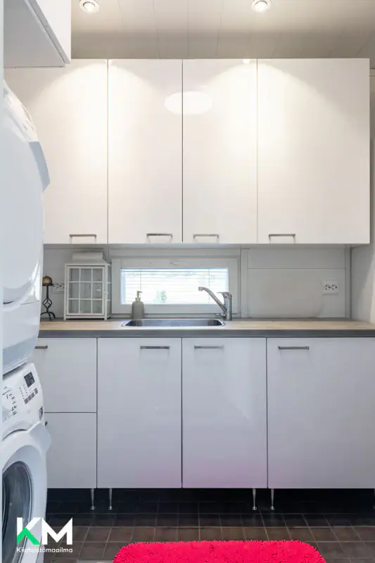 Maison moderne 2021, 116,5 m², rive privée Ylä-Vehkajärvi (~50 m), 1,21 ha — Suurikylä (Sysmä) — 18