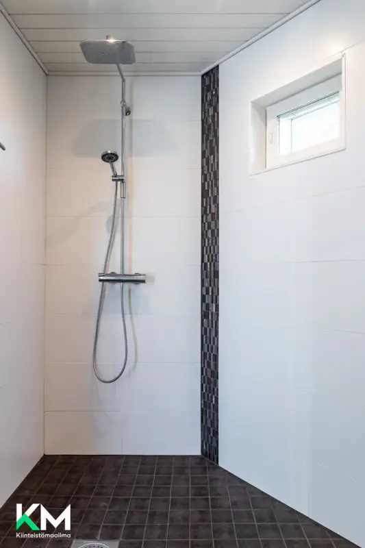 Maison moderne 2021, 116,5 m², rive privée Ylä-Vehkajärvi (~50 m), 1,21 ha — Suurikylä (Sysmä) — 16
