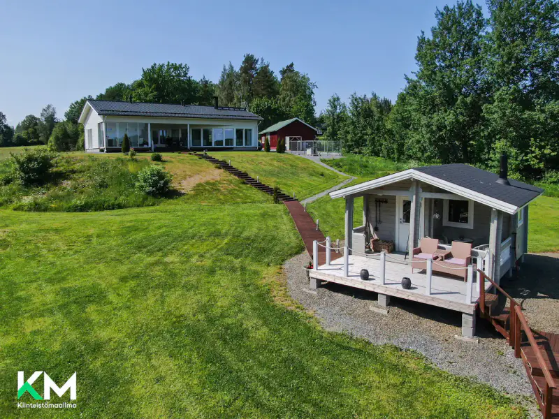 Maison moderne 2021, 116,5 m², rive privée Ylä-Vehkajärvi (~50 m), 1,21 ha — Suurikylä (Sysmä) — 3