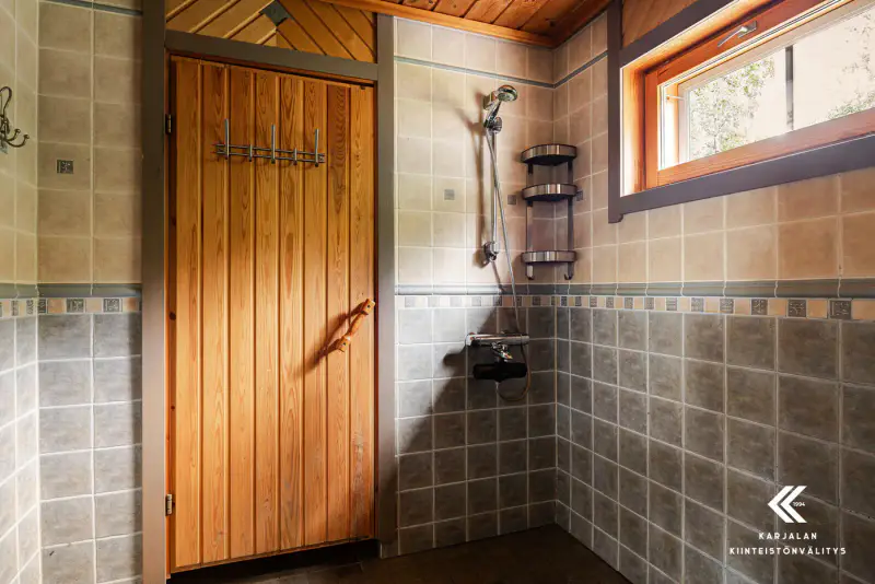 Hirsihuvila 60 m², plage sable Suur-Saimaa, 1,05 ha (2 lots) — Taipalsaari — 13