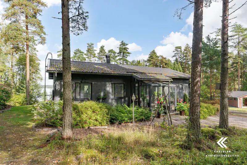 Maison de plain-pied 2016 (~111 m²) + sauna de rive et maison d’amis, ~100 m de rive sur le Saimaa — Taipalsaari — 2