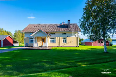 Maison rénovée ~185 m² (1976), géothermie, ~0,87 ha rive lac — Taivalkoski — 1