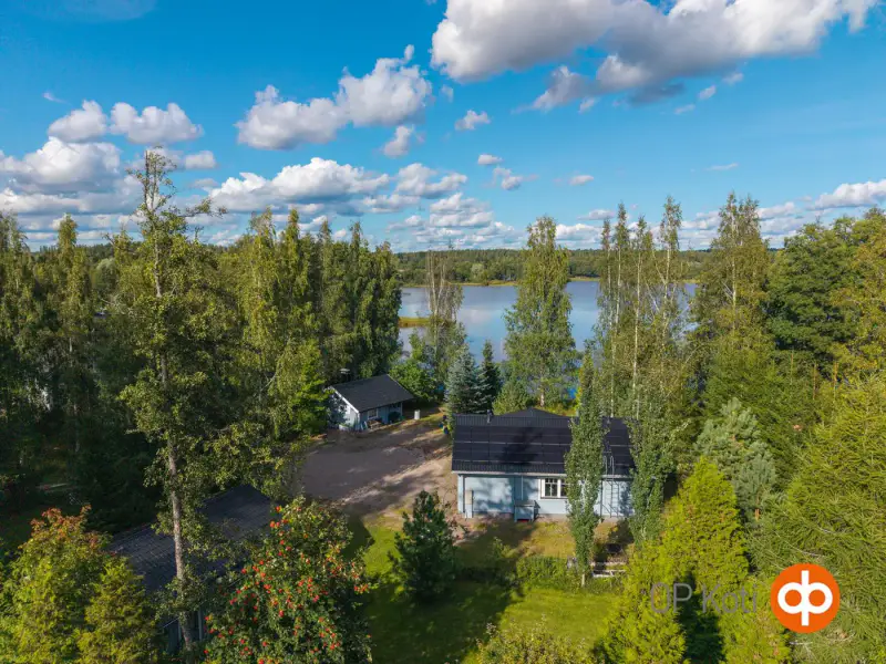 Maison rondins ~70,5 m² (2005) + rantasauna 2003, rive Pyhäjärvi, 3 393 m² — Tammela — 3