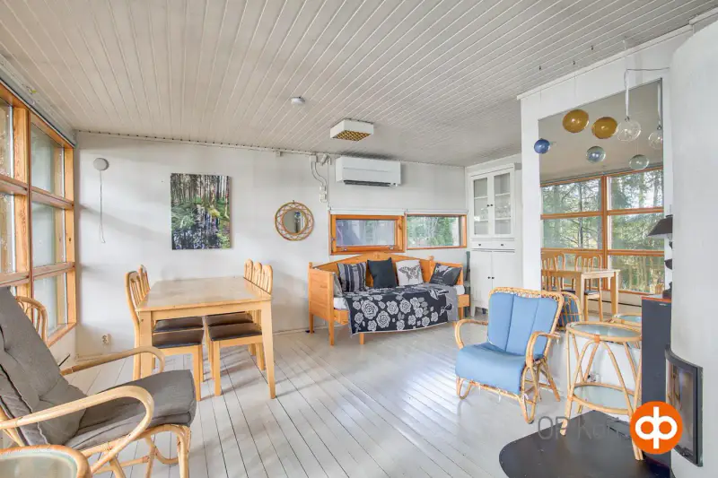 Chalet (38 m²) avec véranda vitrée, sauna, annexe d’hôtes et îlot privé, 3 625 m² sur le Ruostejärvi — Tammela — 9