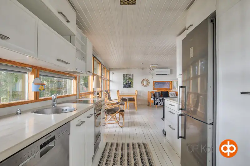 Chalet (38 m²) avec véranda vitrée, sauna, annexe d’hôtes et îlot privé, 3 625 m² sur le Ruostejärvi — Tammela — 8