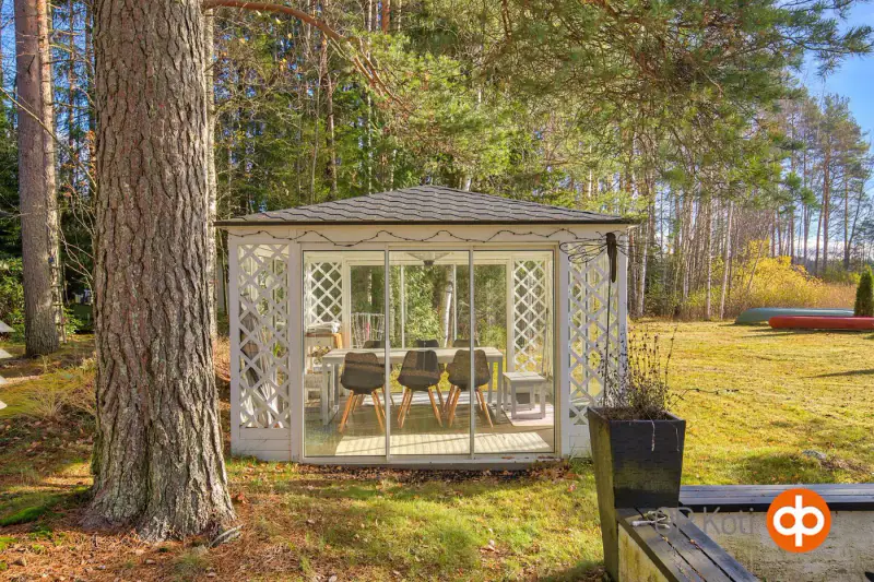Chalet (38 m²) avec véranda vitrée, sauna, annexe d’hôtes et îlot privé, 3 625 m² sur le Ruostejärvi — Tammela — 18