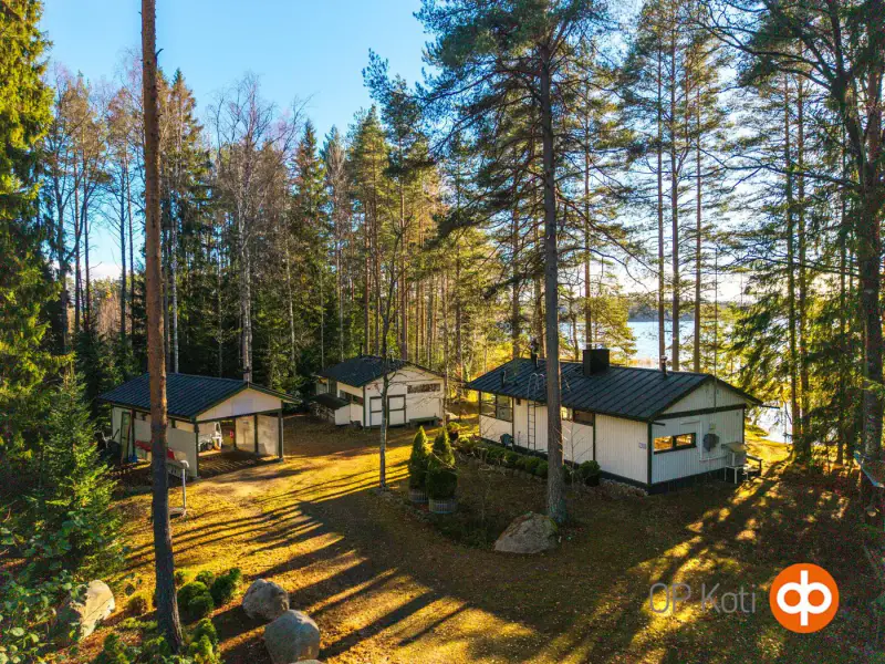 Chalet (38 m²) avec véranda vitrée, sauna, annexe d’hôtes et îlot privé, 3 625 m² sur le Ruostejärvi — Tammela — 3