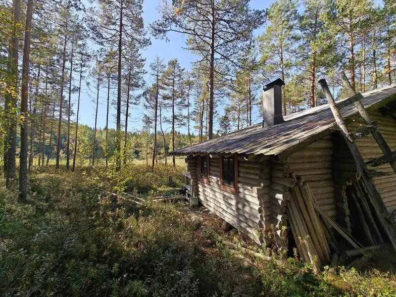 Erämökki rondins ~25 m² (1994), 5 000 m², ~120 m rive Kiikkisjärvi — Tampere — 16